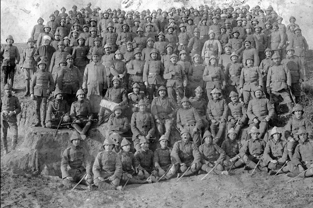 Çanakkale'de bir bölük Türk askeri